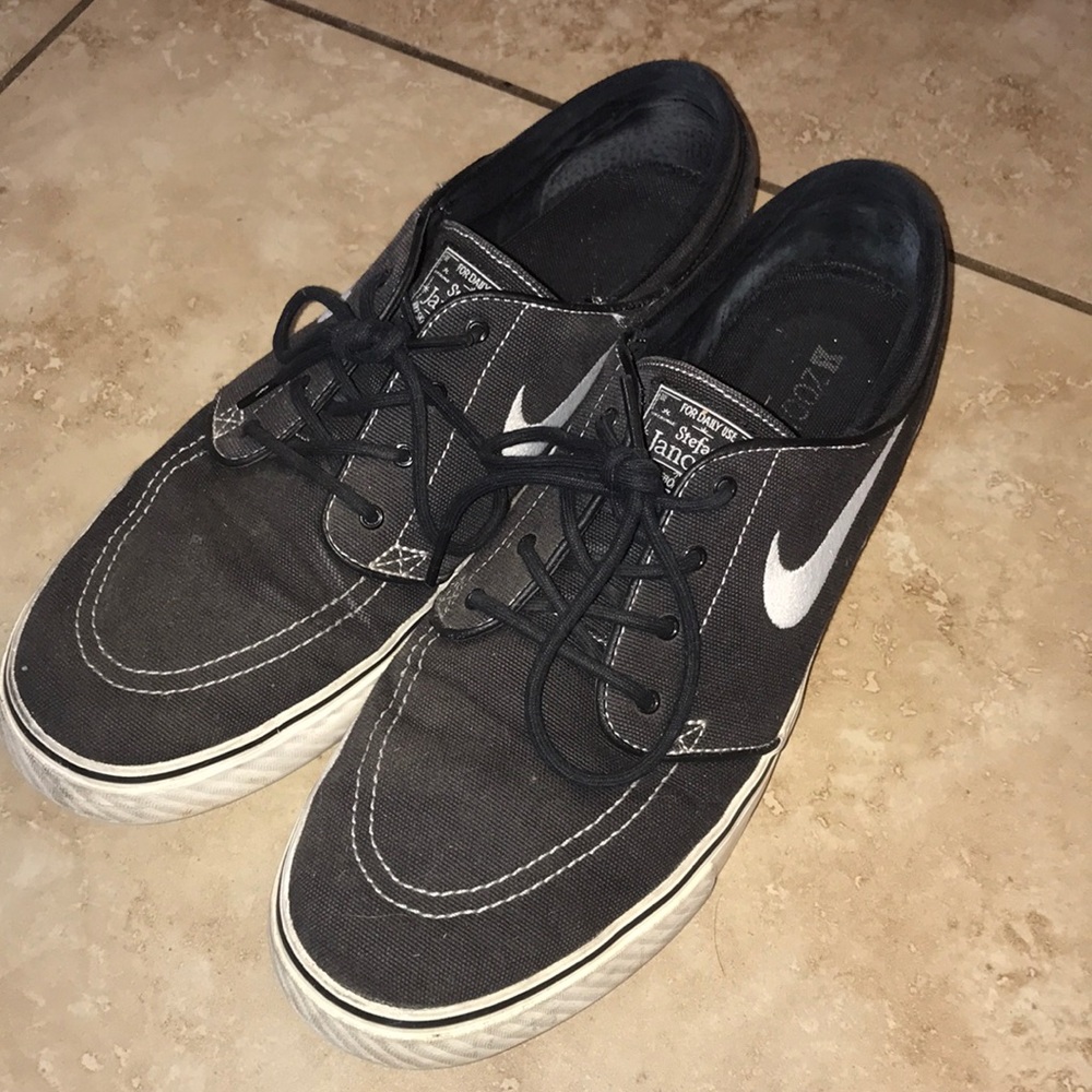 Size 10.5 Black Nike Janoskis